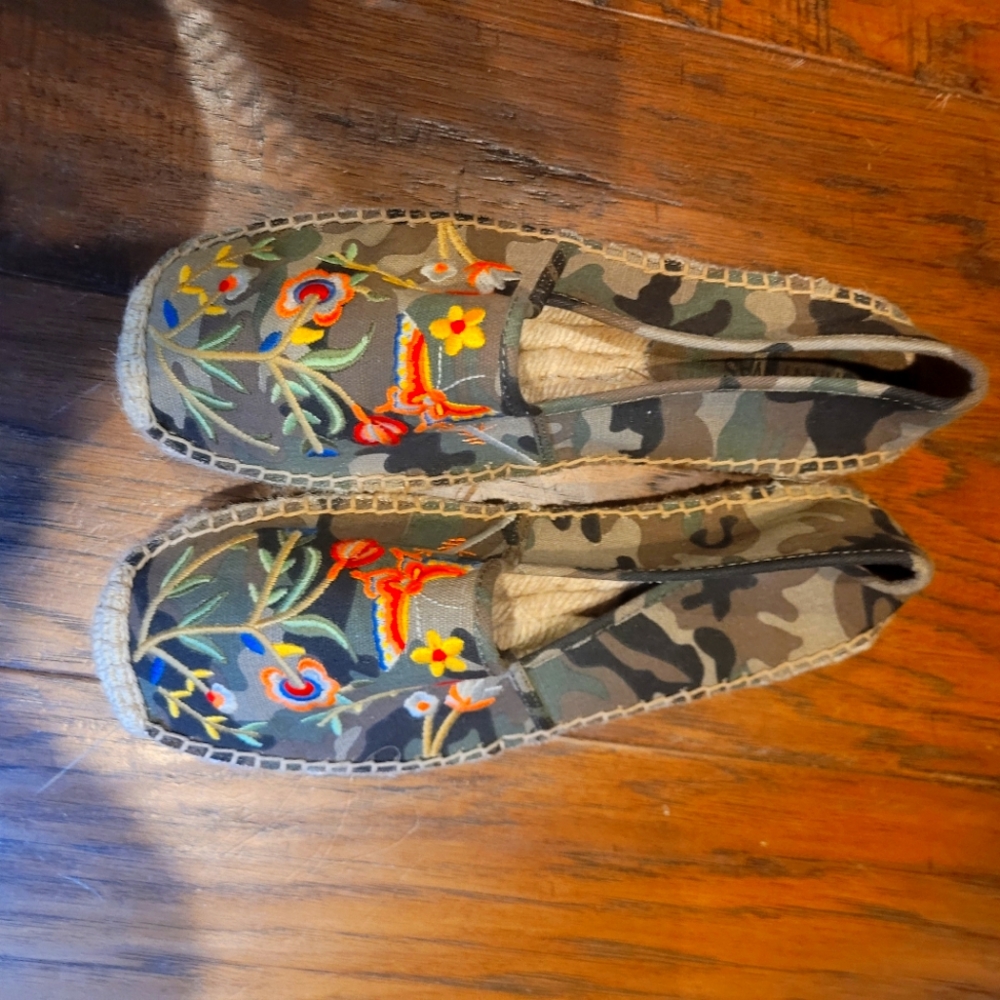 NEW FREE PEOPLE fall embroidered espadrille SZ 7 Camo